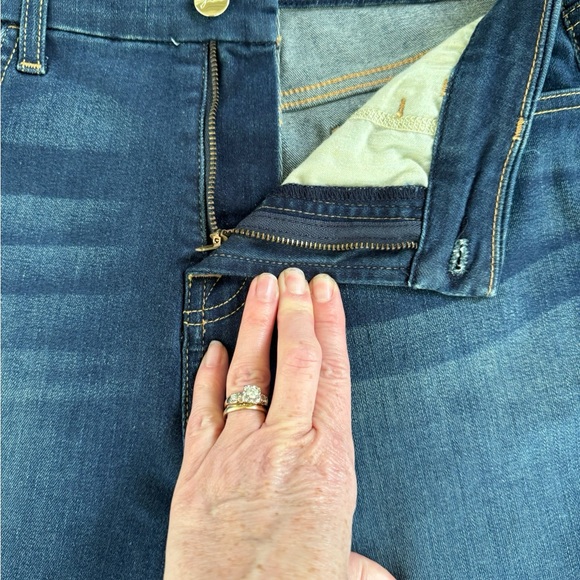 NWT 7 for all mankind Jen 7 shorts - Picture 3 of 13